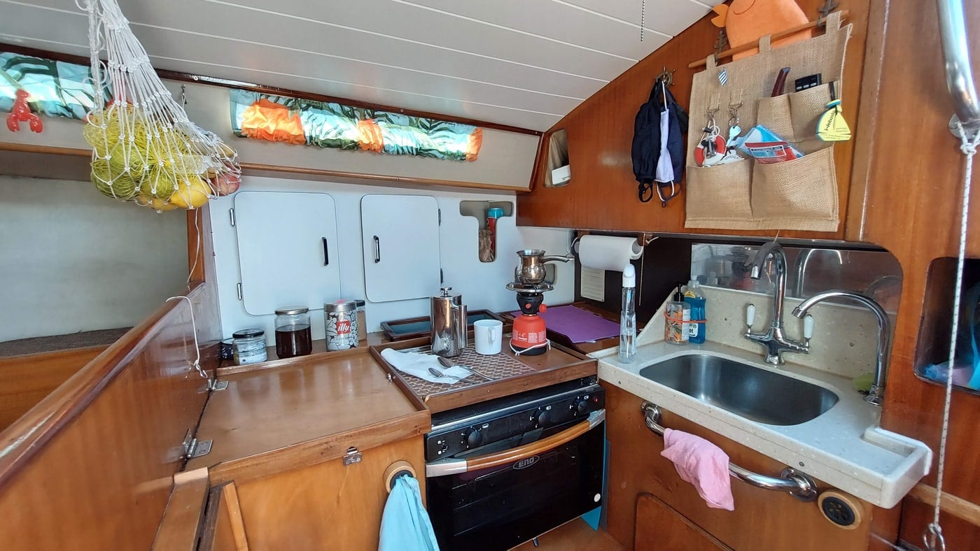 Interior 5