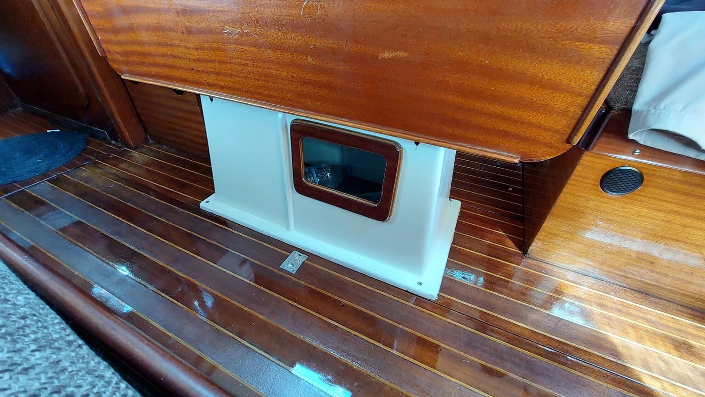 Interior 8