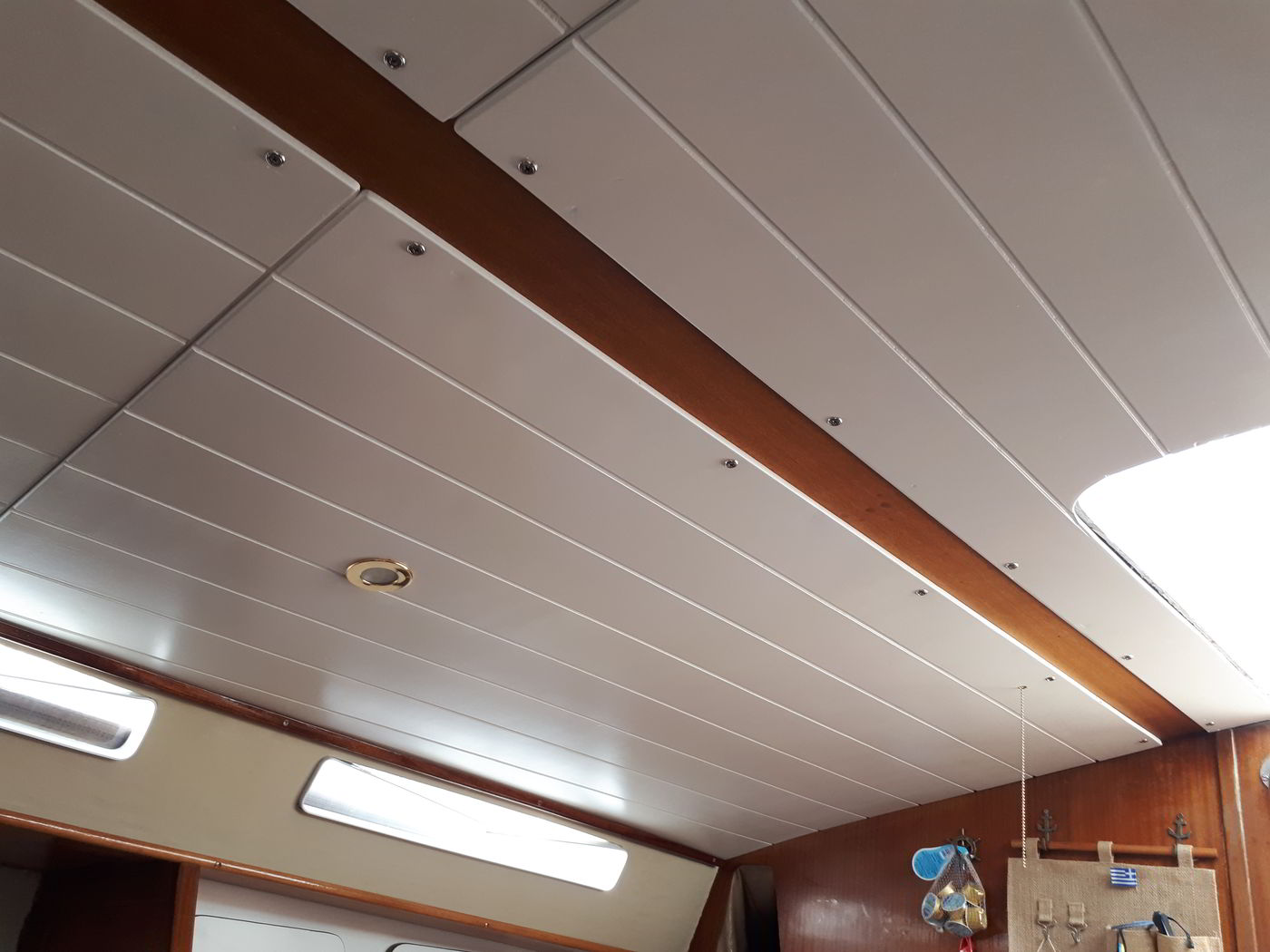 Interior 13